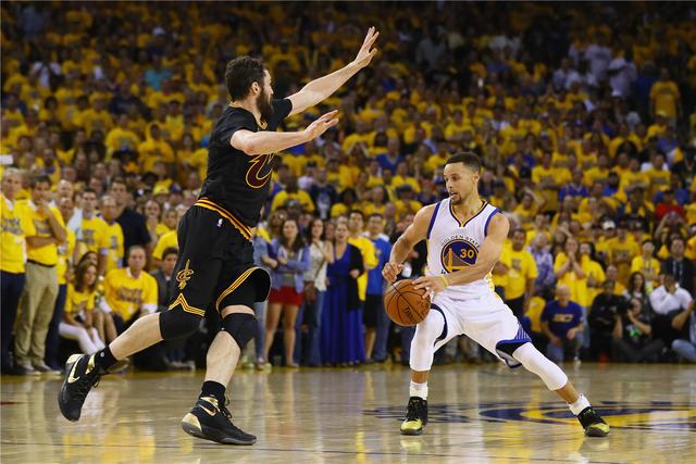约基奇27+20+10穆雷压哨绝杀 掘金险胜湖人2-0